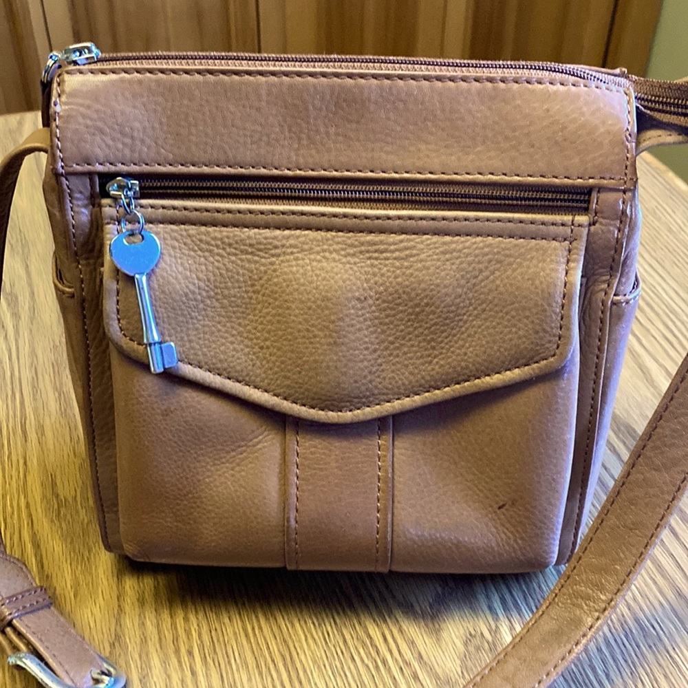 Fossil 75082 Genuine Leather Shoulder Crossbody Purse with Built-in Wall…